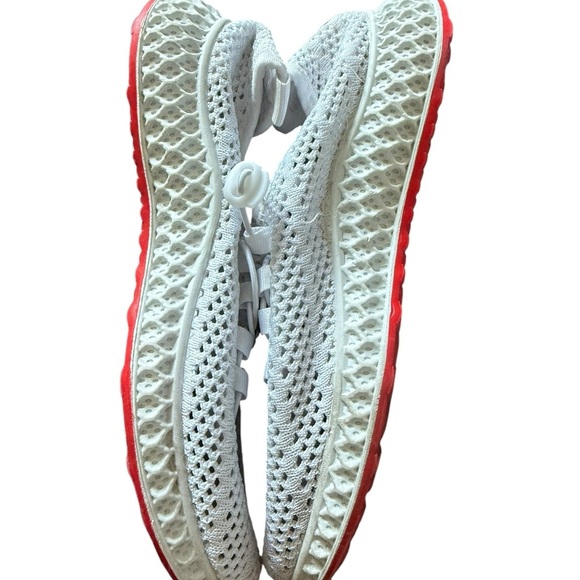 White mesh slip-on sneakers with red grippy soles and toggle laces. Size 39 EU - Picture 5 of 6